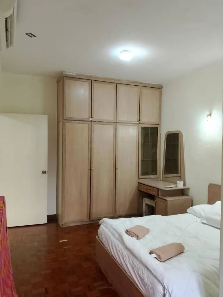 Home Stay Bayu Emas Appartment, Batu Feringgi